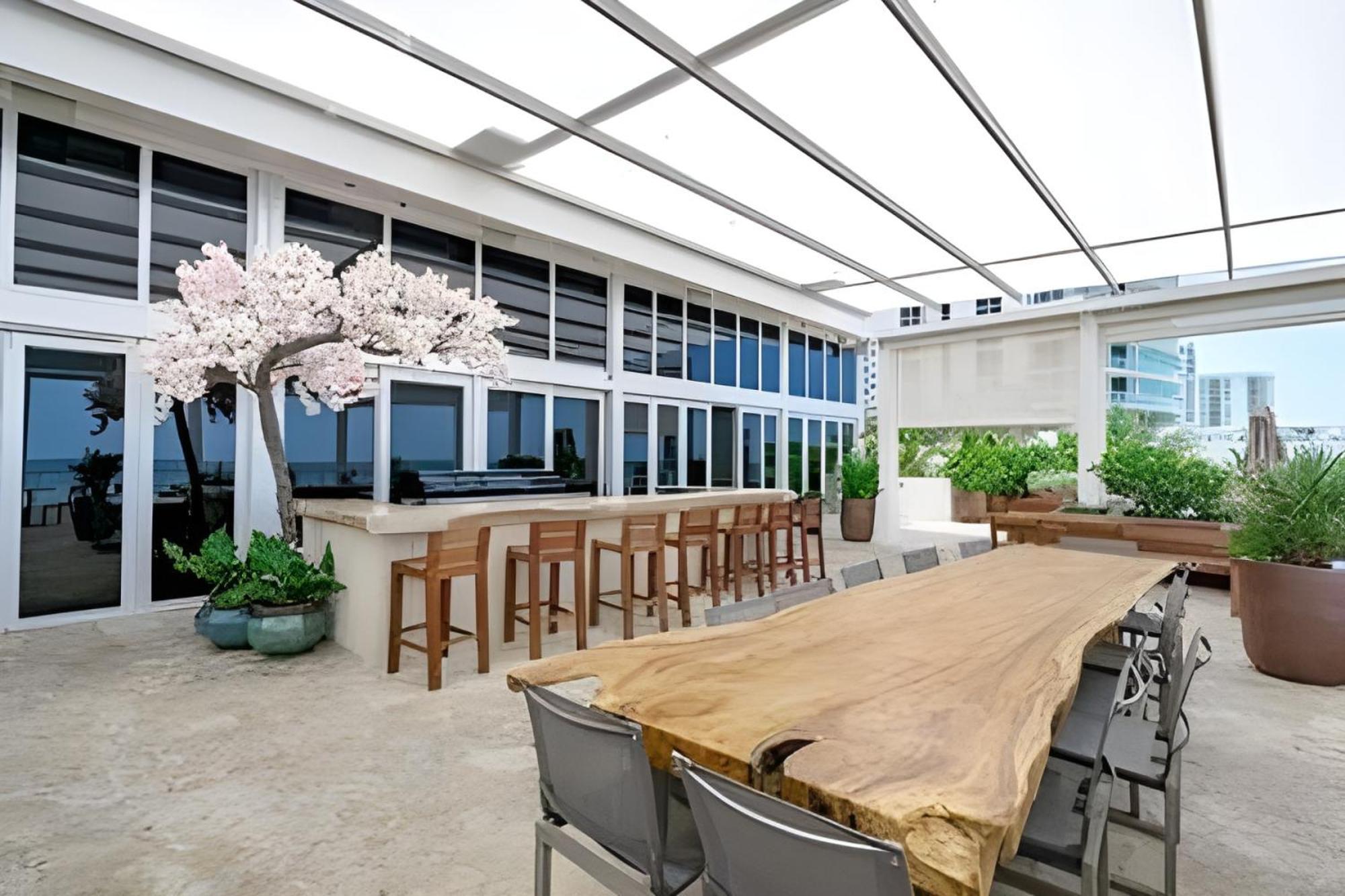 Million Dollar Penthouse With Pool Amazing Views * Hallandale Beach